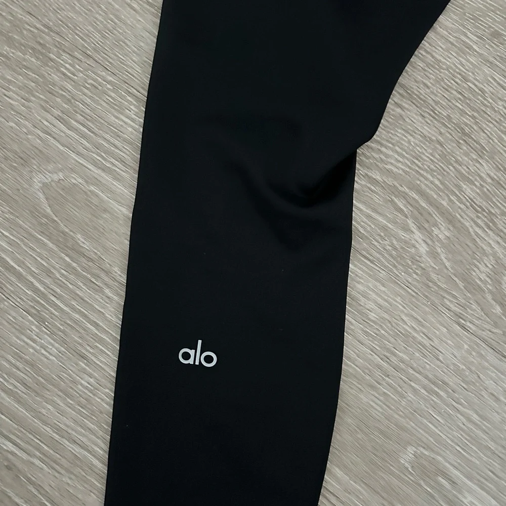 ALO 7/8 airlift Black Leggings - Picture 3 of 7